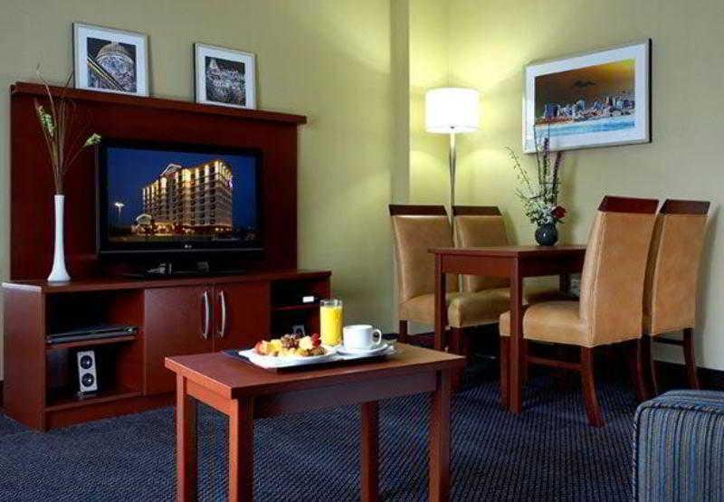Fairfield Inn & Suites By Marriott Montreal Airport Dorval Værelse billede